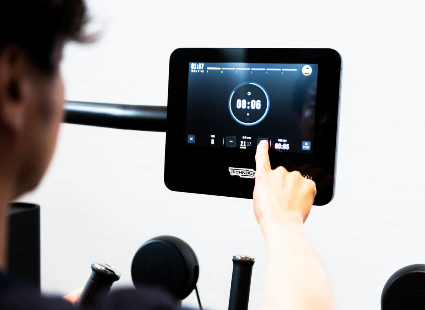 AI 搭載マシンがパーソナル
トレーナー代わりに